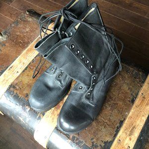 Canadian Army Mark III Men's Combat Boots. New from Late 1990's